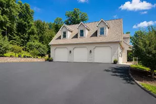 1110 S Mountain Ln, Lebanon, PA 17042 - Photo 3
