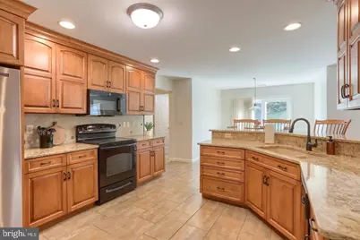 858 Water Edge Ct, Lebanon, PA 17046 - Photo 7