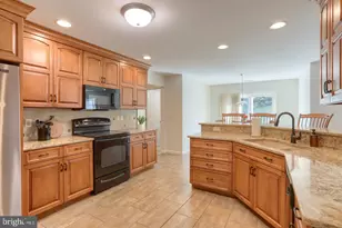 858 Water Edge Ct, Lebanon, PA 17046 - Photo 7