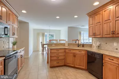 858 Water Edge Ct, Lebanon, PA 17046 - Photo 9