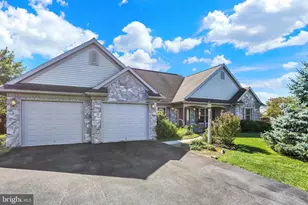856 Walnut Crest Dr, Lebanon, PA 17046 - Photo 1