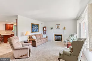 1089 Horseshoe Cir, Lebanon, PA 17042 - Photo 3