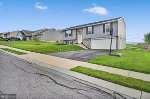 103 Sweetwater Ln, Newmanstown, PA 17073 - Photo 5