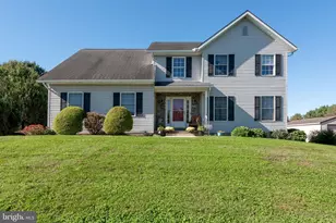 40 Norfolk Ln, Lebanon, PA 17042 - Photo 1