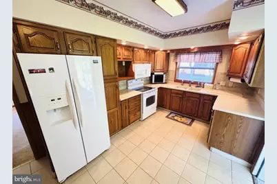 8 Loomis Park Rd, Hanover Township, PA 18706 - Photo 1