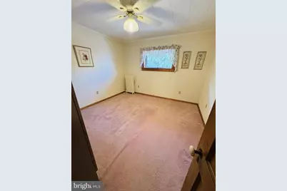 8 Loomis Park Rd, Hanover Township, PA 18706 - Photo 5