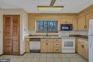 2315 LC Larsen Dr, Gouldsboro, PA 18424 - Photo 9