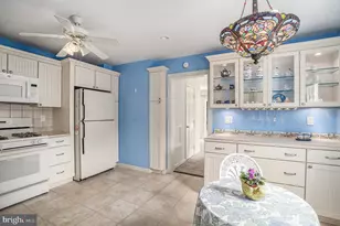 453 Old Elm St, Conshohocken, PA 19428 - Photo 13