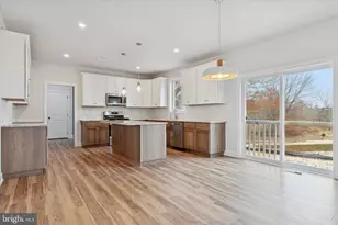 2803 N Charlotte St, Gilbertsville, PA 19525 - Photo 3