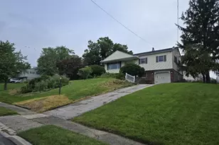 520 Deerfield Dr, Norristown, PA 19403 - Photo 3