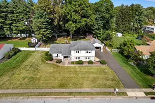 985 Milkweed Ln, Huntingdon Valley, PA 19006 - Photo 3