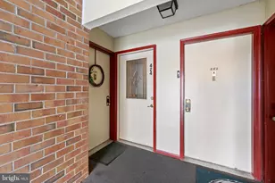 424 Meadowview Ln, Mont Clare, PA 19453 - Photo 3