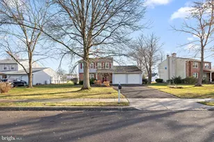 829 Alexander Dr, Hatfield, PA 19440 - Photo 3