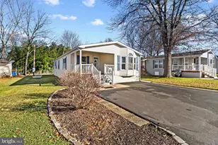 113 Hickory Dr, Hatfield, PA 19440 - Photo 1