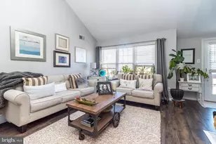 42 Dogwood Ln, Horsham, PA 19044 - Photo 3