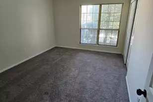 401 Foxcroft Cir, Royersford, PA 19468 - Photo 13