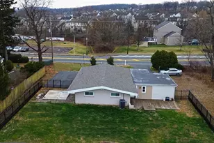 2403 N Charlotte St, Pottstown, PA 19464 - Photo 3