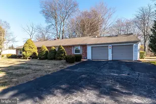 7 Vera Ln, Conshohocken, PA 19428 - Photo 3