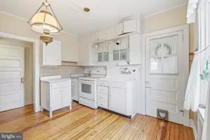 13 Glenwood Ave, Norristown, PA 19403 - Photo 7