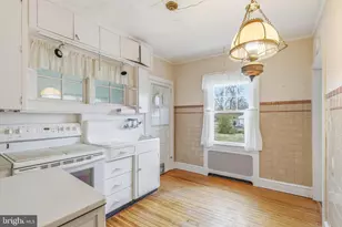 13 Glenwood Ave, Norristown, PA 19403 - Photo 9