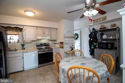 421 Village Lane, Pottstown, PA 19464 - Photo 5