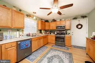 102 W Harmony Dr, Pottstown, PA 19464 - Photo 5