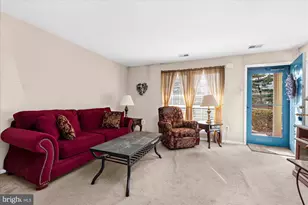 105 Foxmeadow Dr, Royersford, PA 19468 - Photo 3