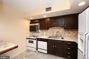 10512 Valley Forge Cir, King of Prussia, PA 19406 - Photo 9