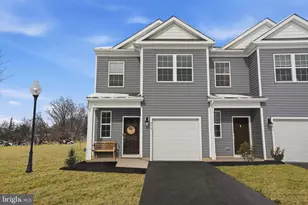 975 Still Waters Ln, Pennsburg, PA 18073 - Photo 1