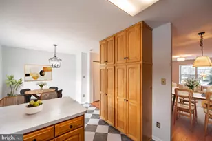 818 Treetop Ln, Norristown, PA 19403 - Photo 7