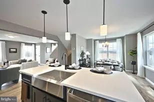 716 Deerfield Blvd, Pennsburg, PA 18073 - Photo 7