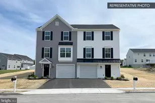 716 Deerfield Blvd, Pennsburg, PA 18073 - Photo 1