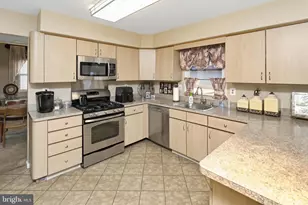 132 Roy Ln, Huntingdon Valley, PA 19006 - Photo 9