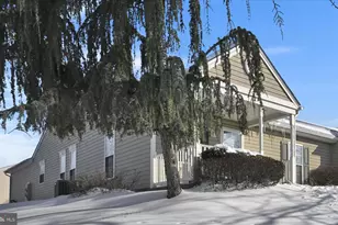 112 W Harmony Dr, Pottstown, PA 19464 - Photo 3