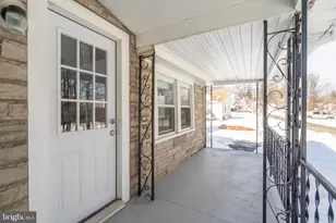 329 Hillcrest Ave, Conshohocken, PA 19428 - Photo 5