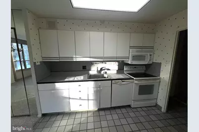 1001 City Avenue #EE-423, Wynnewood, PA 19096 - Photo 3