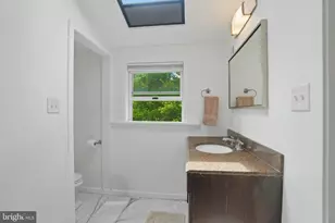 2037 Harts Ln, Conshohocken, PA 19428 - Photo 19
