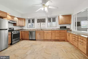 3219 E Hayes Rd, Norristown, PA 19403 - Photo 7