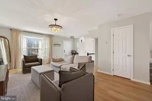 207 Cherrywood Ct, Pottstown, PA 19464 - Photo 7