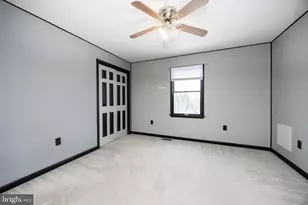 1537 Meadowview Dr, Pottstown, PA 19464 - Photo 17