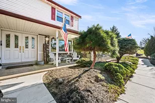 947 Barnswallow Ln, Huntingdon Valley, PA 19006 - Photo 3