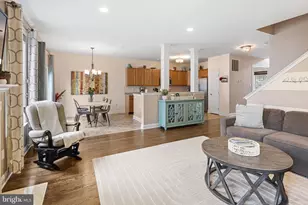 208 Clubhouse Ct, Conshohocken, PA 19428 - Photo 3