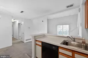 1512 Foxmeadow Cir, Royersford, PA 19468 - Photo 13