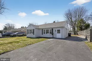 727 W County Line Rd, Hatboro, PA 19040 - Photo 3