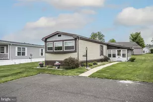 398 Clear Creek Ct, North Wales, PA 19454 - Photo 5