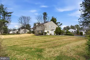 898 Crestline Dr, Blue Bell, PA 19422 - Photo 3