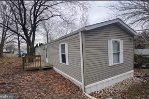 910 Lakeview Dr, Green Lane, PA 18054 - Photo 23