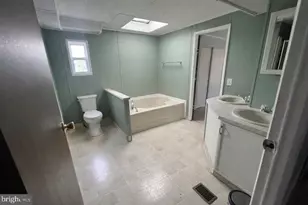 910 Lakeview Dr, Green Lane, PA 18054 - Photo 9