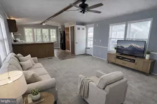 910 Lakeview Dr, Green Lane, PA 18054 - Photo 5