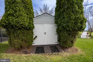 7017 Windswept Ln, Norristown, PA 19403 - Photo 33